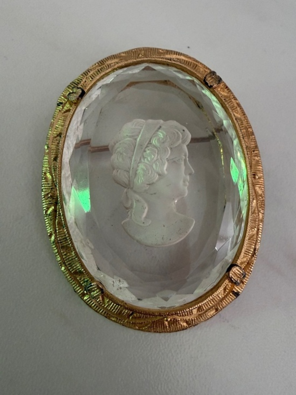 Vintage Reverse Intaglio Glass Cameo Brooch Pin Goldtone 1.75 Inches
